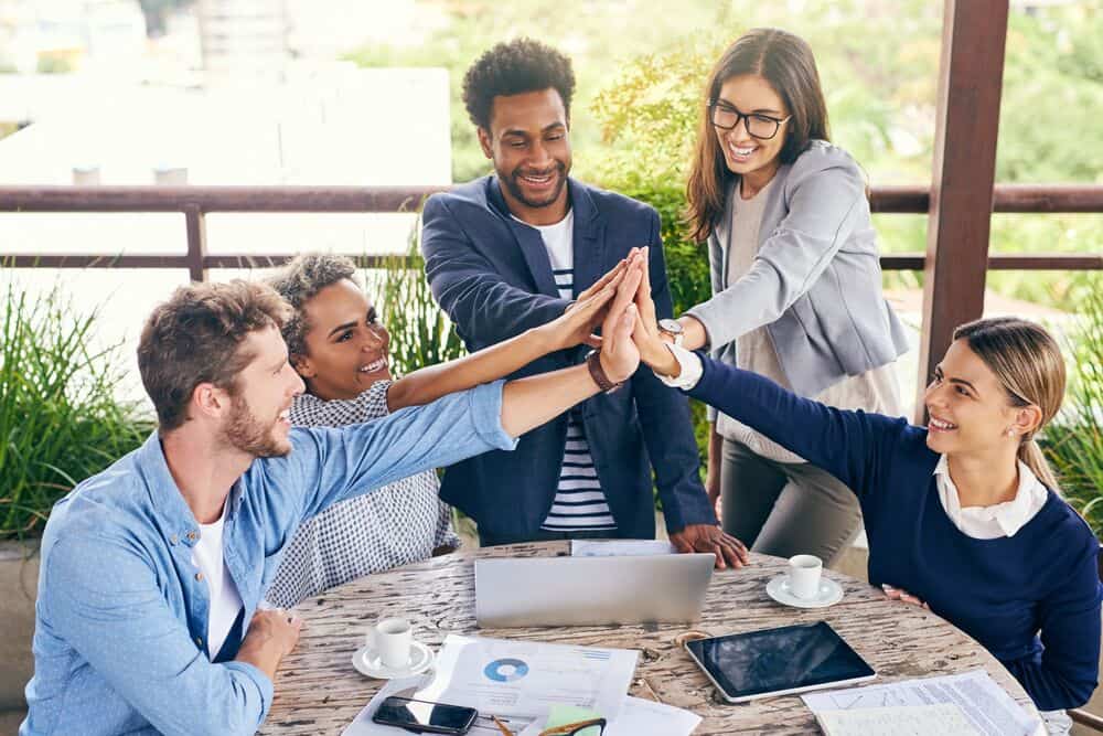 kameradschaft-entstehung-vertrauen-und-wir-gefuehl-im-team